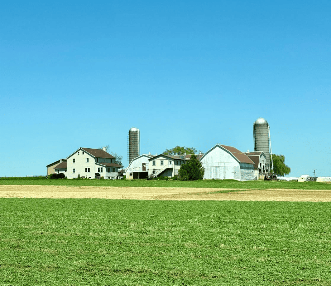 Acreages for sale in Lethbridge County Alberta with rural homes and open prairie land