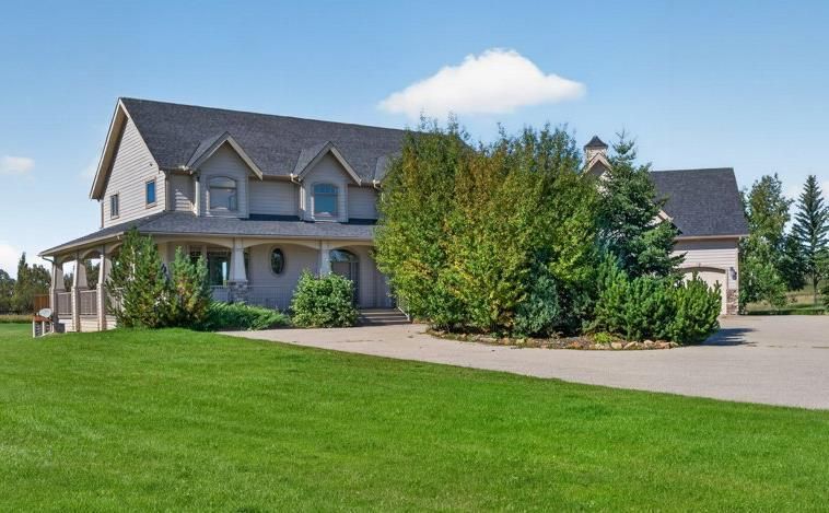 6 bedrooms, 5 bathrooms, on 4.25 acres in Norris Coulee Country Estates, De Winton